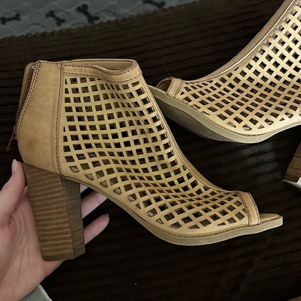 Women’s heels, worn once! Very comfortable